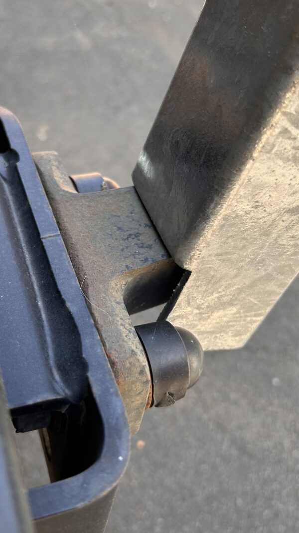 Single-Strut Tow Hitch Winch - Image 3